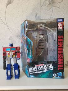 Transformers Earthrise Optimus Prime