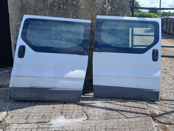Renault Traffic/ Nissan primastar Side Sliding Doors