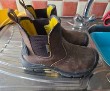 Dealer boots kids