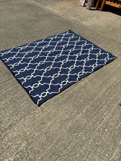 Wool woven rug ( new)