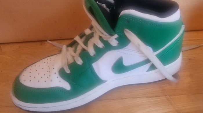 Air Jordan 1 Mid size 3.5
