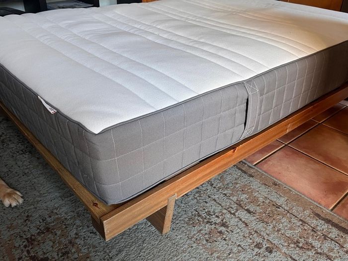 small double mattress with bed base