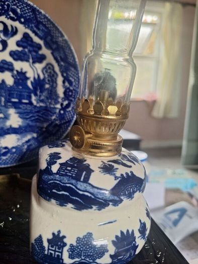 Vintage Mid-Century Blue Willow Porcelain Oil Lamp Set with Reflector Plate