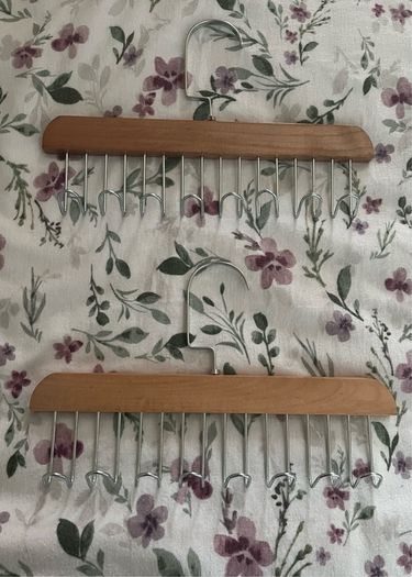 Wooden hanger