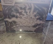 Pokemon Mega Evolution Pitch Black Elite Trainer Box