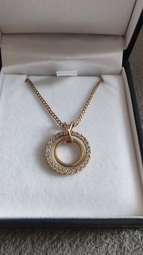 9k Gold Pendant & chain
