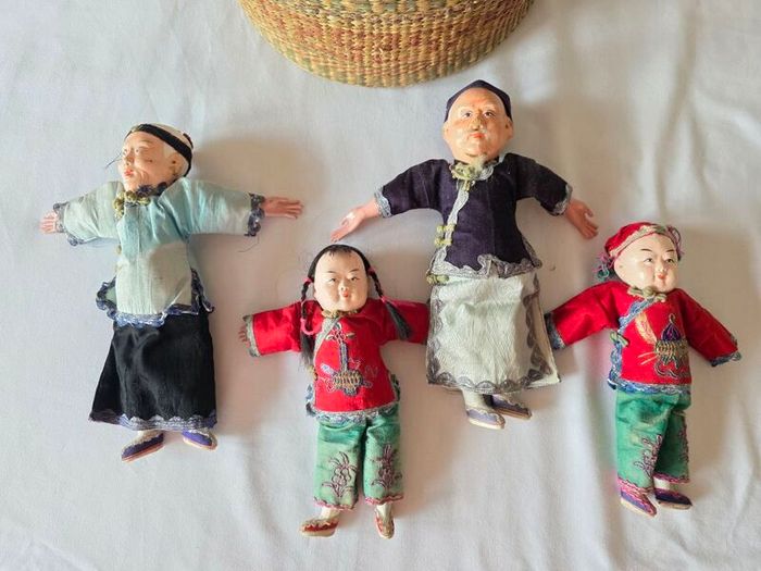 FIGURINE - RARE 1920s Door of Hope Mission Dolls Shanghai - SET OF 4 - 10 inch / 25cm - Pear Wood - Family Set