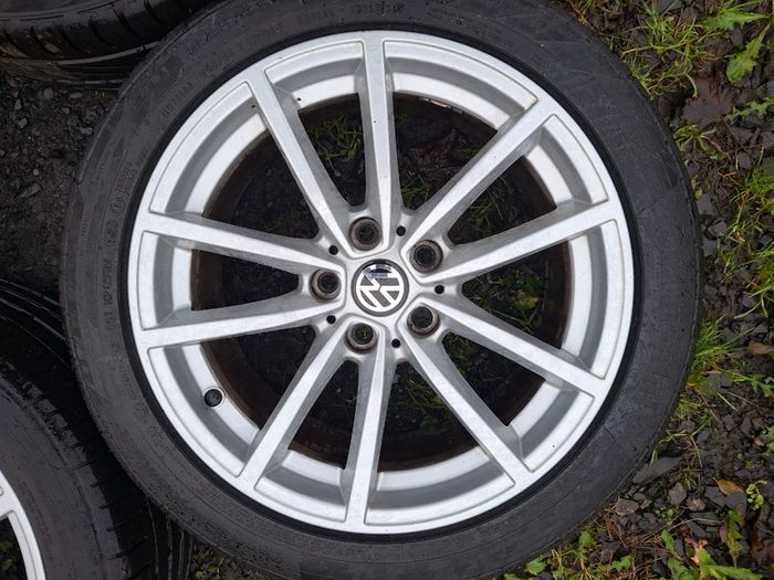 17" Vw Alloys with tyres