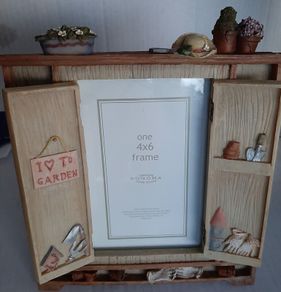 photo frame 4x6 garden with hinged doors and garden items