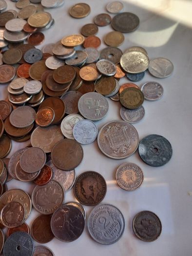 650 coins from around the world, post 6e, D18