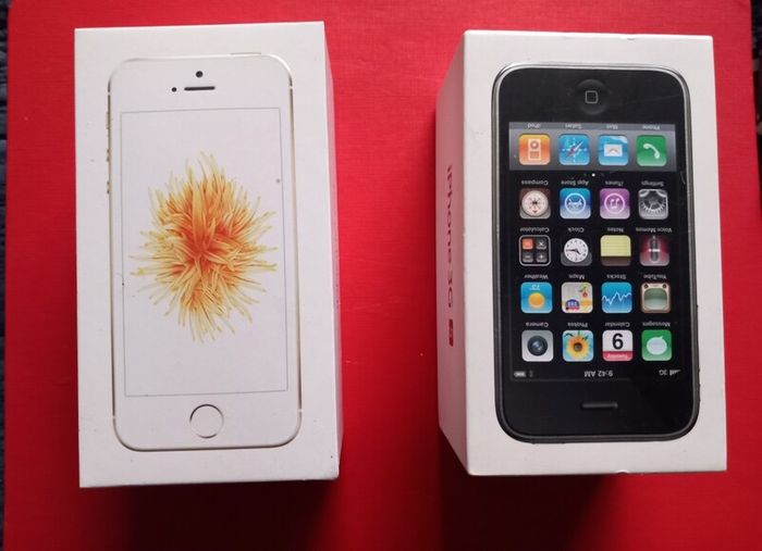 Apple iPhone Boxes (2)