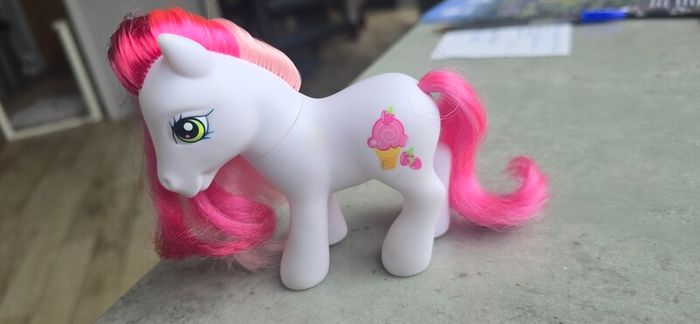 Strawberry Surprise MLP G3 My Little Pony Hasbro 2008