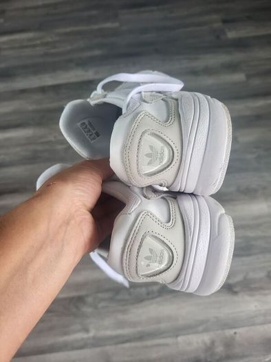adidas shoes size 39.5 uk 6