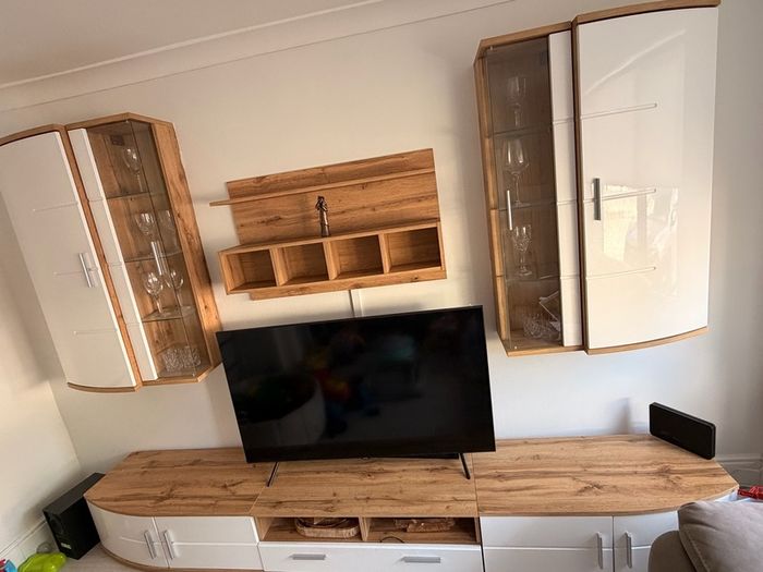 Media wall unit