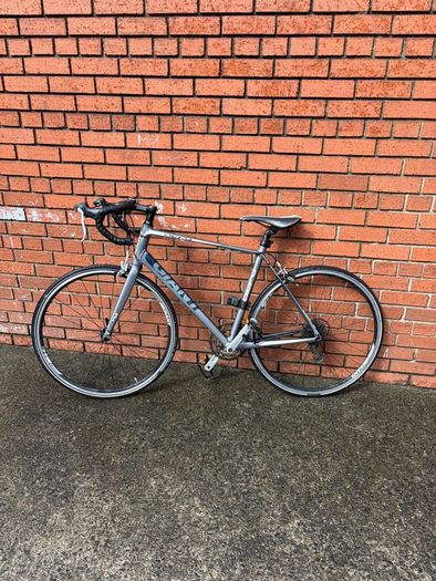 giant defy road bike
