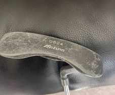 Mizuno putter with head cover