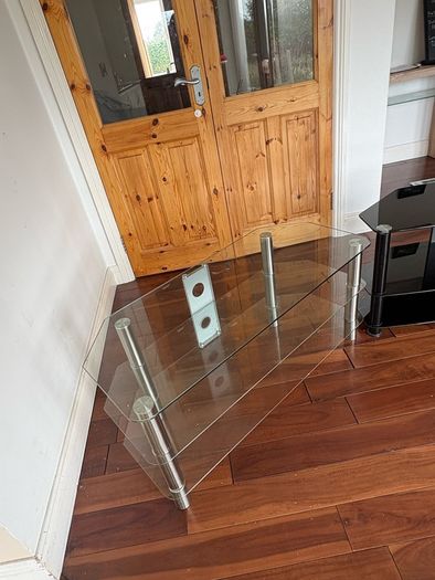 X2 TV/Media stands- Clear & Black