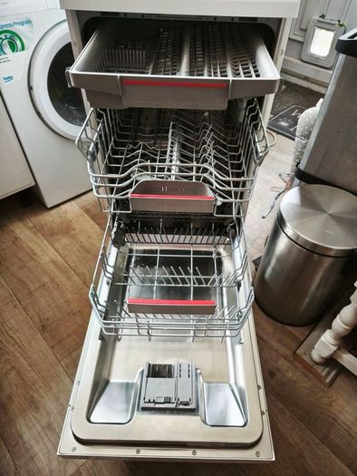 2 yr old BOSCH Series 4 Slimline WiFi-enabled Dishwasher - White - still under warranty