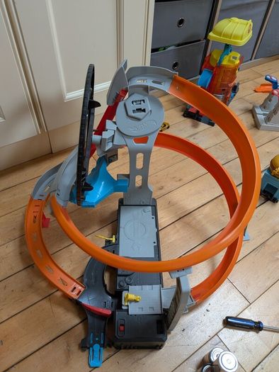 Hot Wheels car tracks and cars