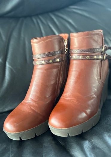 Brown Leather Ankle Boots With Wedge Size 40 (uk 7).  Spanish Brand Xti Quality Soft Leather Boots & Excellent Condition