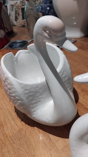 A Pair Of Vintage Ceramic Swans
