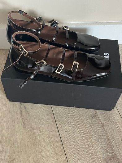 Alohas shoes size 38 /5 . New
