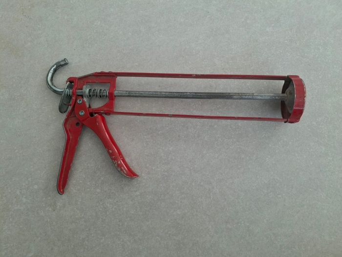 silicone gun