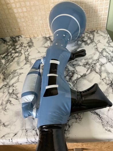Inflatable gun