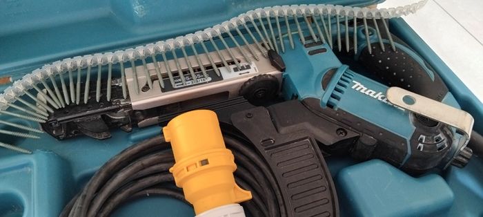 Makita 6843 Auto Feed 110v