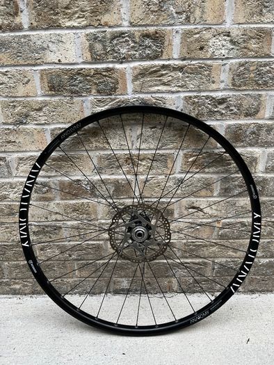 Premium SONdelux Dynamo Front Wheel (700c / Disc / 12mm Thru-Axle)