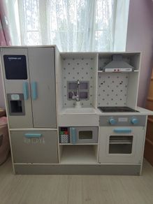 Toy kitchen