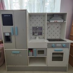 Toy kitchen