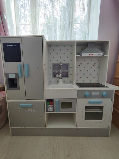 Toy kitchen
