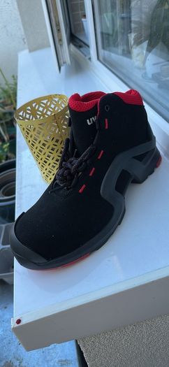 New safety boots UVEX