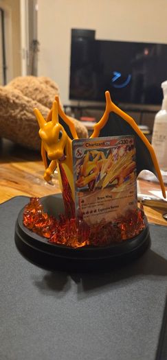 Charizard Statue + Premium Promo Cards