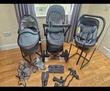 Egg2 Complete Travel System - professionally cleaned prior to selling. Any further questions please ask.