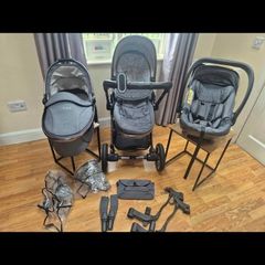 Egg2 Complete Travel System - professionally cleaned prior to selling. Any further questions please ask.
