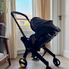 Doona i Car Seat & Stroller Bundle plus Accessories in Excellent Condition