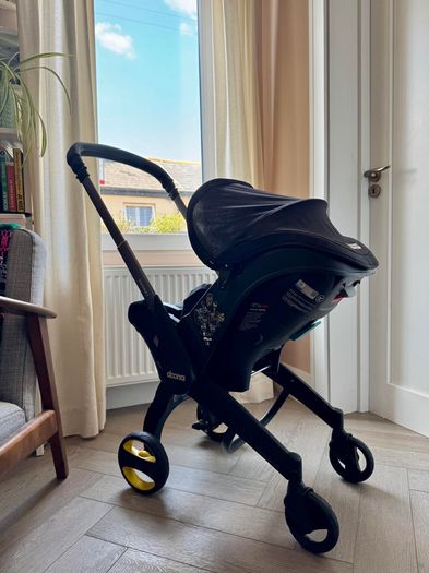 Doona i Car Seat & Stroller Bundle plus Accessories in Excellent Condition