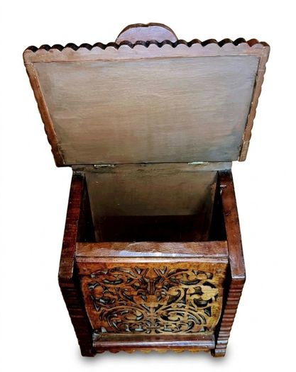 Victorian period  late 19th or early 20th century