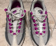 NIKE Air Trainers (size 4)