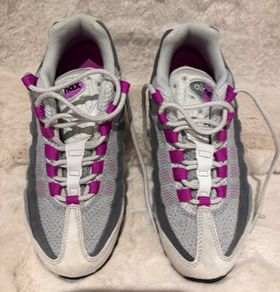 NIKE Air Trainers (size 4)