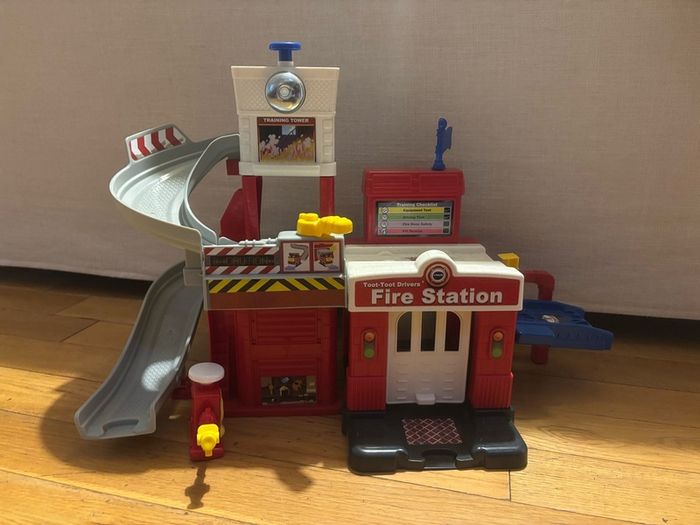 Toot toot driver garage and cars