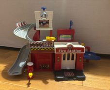 Toot toot driver garage and cars