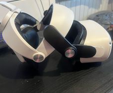 Oculus meta quest 2 headset