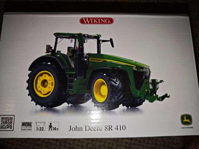 Wiking John Deere 8R410 1/32 Scale Model