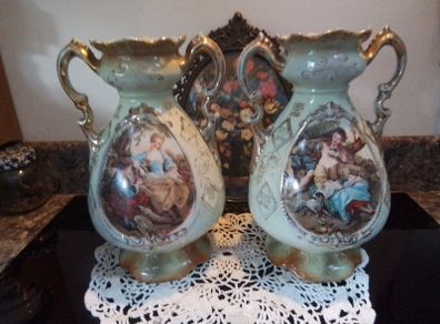 VTG Victorian Style Garniture Vases