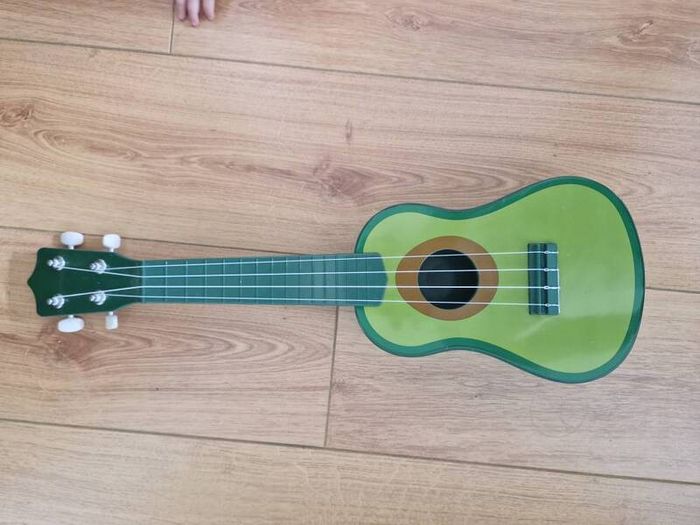 Kid ukulele toy