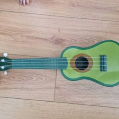 Kid ukulele toy