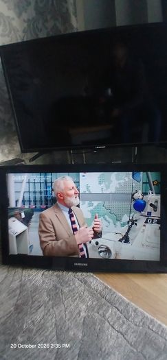 Two Tvs  32inch not smart